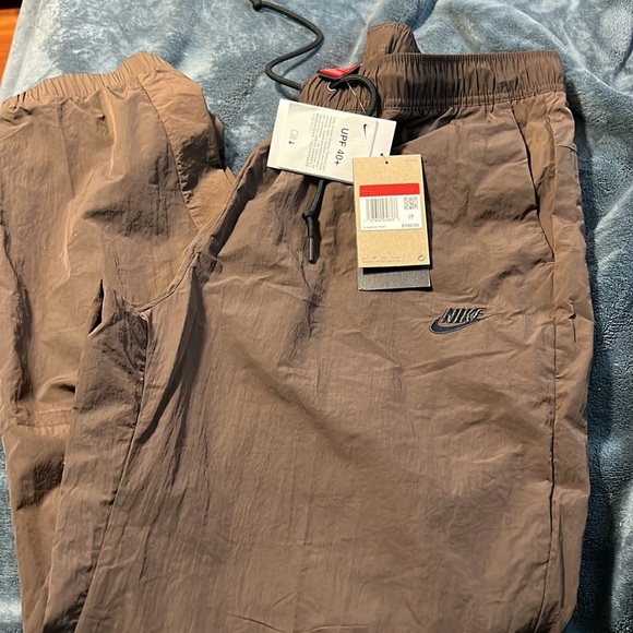 Men’s Nike Woven Taper Leg Pants - Picture 3 of 4